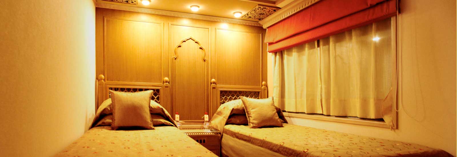 maharajas-express-presidential-suite-luxury-bedroom