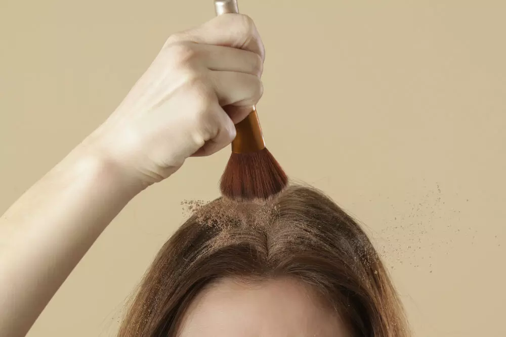 વાળમાં કોકો પાવડરનો ઉપયોગ કરો, તે ઘટ્ટ અને મજબૂત બનશે