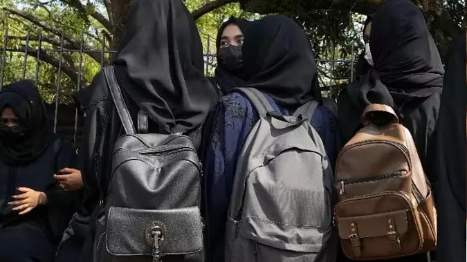 ઈરાનમાં સેંકડો છોકરીઓને અપાયું ઝેર! શાળાએ જવાનું બંધ કરાવવા કરાયું કૃત્ય..!