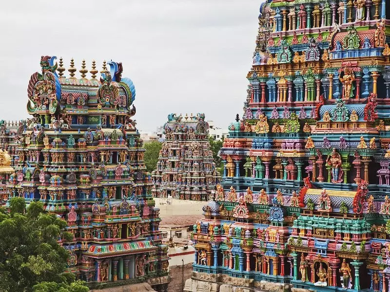 તહેવારોની સિઝનમાં તમે ધાર્મિક સ્થળોએ જવાનું વિચારી રહ્યા છો, તો દક્ષિણ ભારતના આ મંદિરોની મુલાકાત અવશ્ય લો...