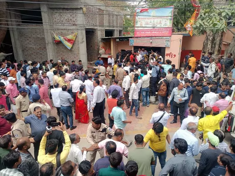 ઈન્દોર : રામનવમી પર મોટી દુર્ઘટના, મંદિરમાં વાવની છત ધરસાયી, 25થી વધુ લોકો વાવમાં પડ્યા