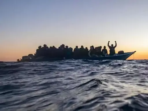 એટલાન્ટિક મહાસાગરમાં માઇગ્રન્ટ્સની બોટ પલટી જતાં 60 લોકોના મોતની આશંકા, 38ને બચાવી લેવાયા….