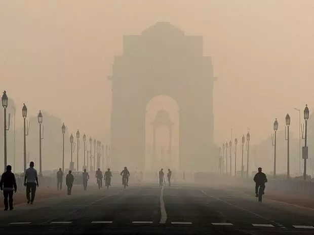 દિલ્હી વાયુ પ્રદૂષણ : દિલ્હીની હવા ઝેરી બની, લોકોમાં શ્વાસની તકલીફ શરૂ, ગ્રેપલનો પ્રથમ તબક્કો અમલમાં...