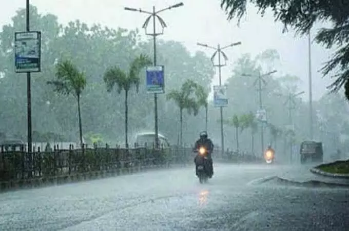 ગુજરાતમાં કડકડતી ઠંડી વચ્ચે વાતાવરણમાં પલટો, કેટલાક જિલ્લાઓમાં આજે ગાજવીજ સાથે માવઠાની આગાહી