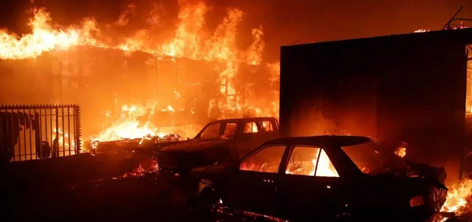 દક્ષિણ અમેરિકન દેશ ચિલીના જંગલોમાં આગ, 99 લોકોના મોત, 1100થી વધુ મકાનો બળીને ખાખ
