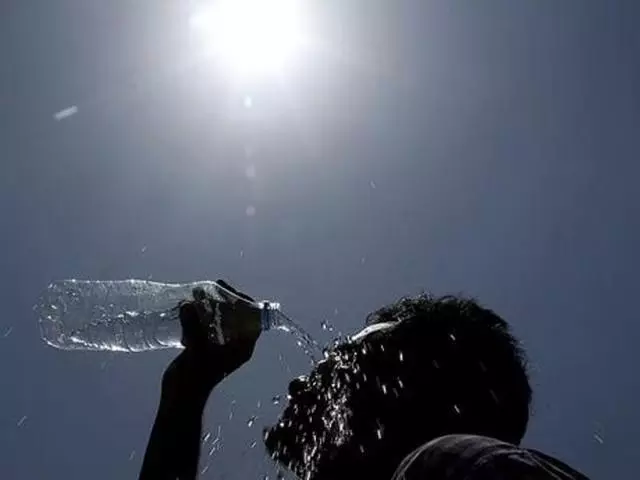 ગુજરાતમાં કાળઝાળ ગરમી શરૂ, તાપમાનનો પારો પહોંચ્યો 38 ડિગ્રીને પાર