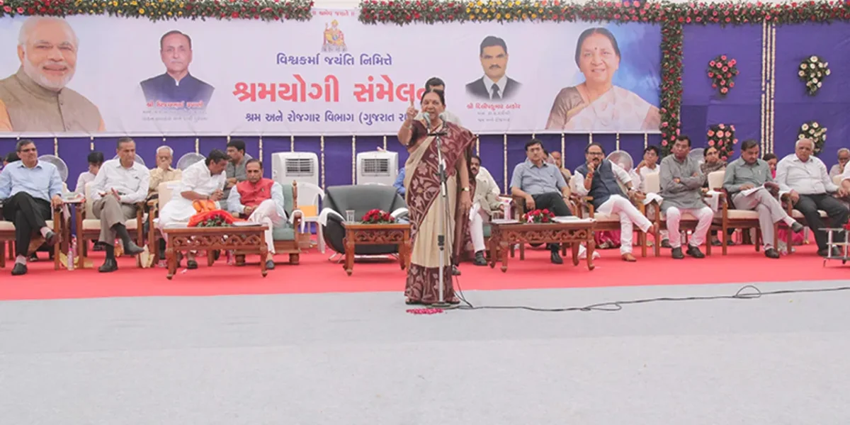 ગુજરાત રાજ્યના સૌ શ્રમિકોને યુ-વીન કાર્ડથી આવરી લઇ સરકારની યોજનાના લાભ સીધા જ હાથોહાથ પહોંચાડવા સરકાર પ્રતિબધ્‍ધ