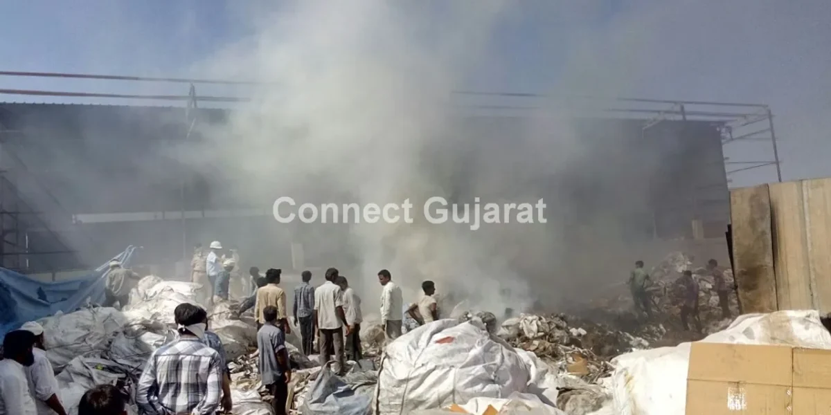 અંકલેશ્વરનાં નોબલ માર્કેટમાં સ્ક્રેપનાં ગોડાઉનમાં  આગથી દોડધામ મચી.