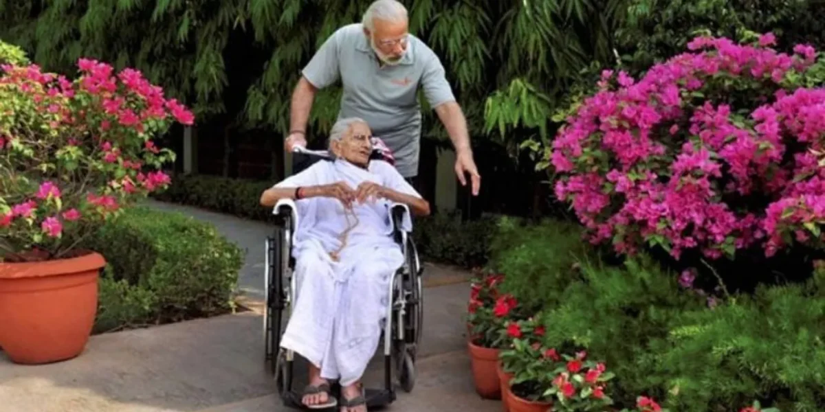 મોદીની માતાએ પ્રથમવાર લીધી PM નિવાસસ્થાનની મુલાકાત, મોદીએ શેર કર્યા ફોટો