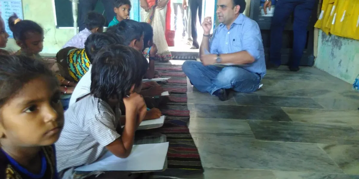 બાળકને ભણાવવા માટે આપણે બાળક જેવા થવું પડે,અજય ભાદુ 