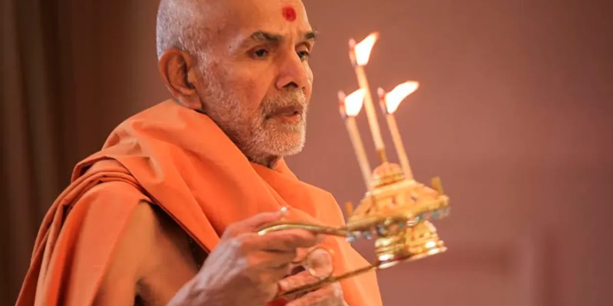 પ્રમુખ સ્વામી બાદ મહંત સ્વામી તેમના ઉત્તરાધિકારી બન્યા 