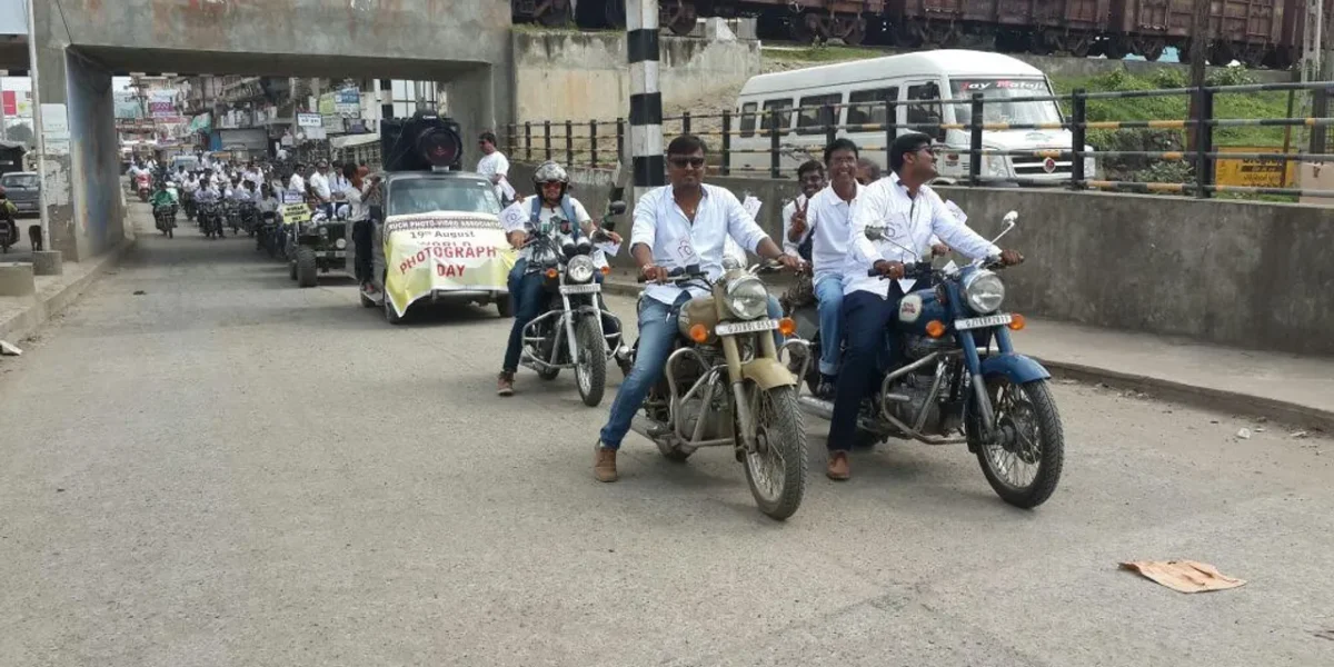ભરૂચ માં વિશ્વ ફોટોગ્રાફી દિવસ નિમિતે ફોટોગ્રાફરો ની બાઇક રેલી યોજાઈ 