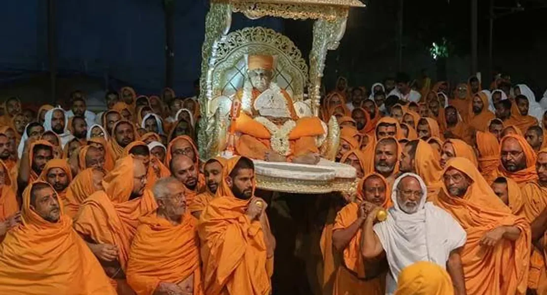 શ્રી પ્રમુખ સ્વામી મહારાજ ના અંતિમ દર્શન અર્થે હરિભક્તો સાળંગપુર ઉમટ્યા 