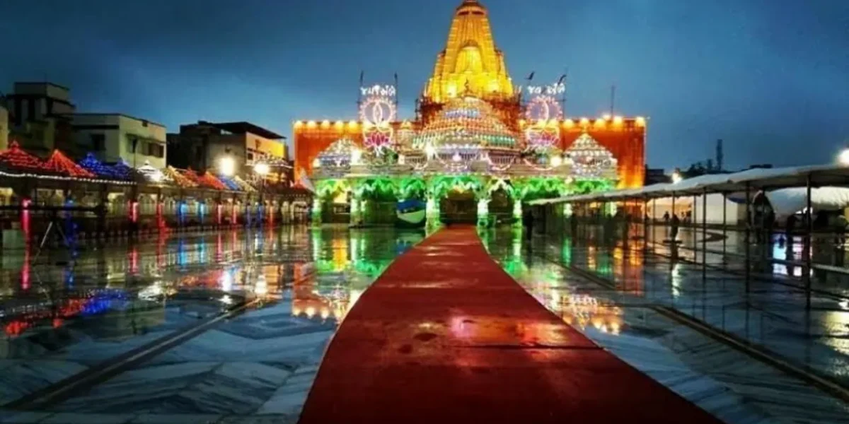 ગુજરાતના શક્તિપીઠ અંબાજીમાં ભક્તોનો મહાસાગર ઉમટ્યો