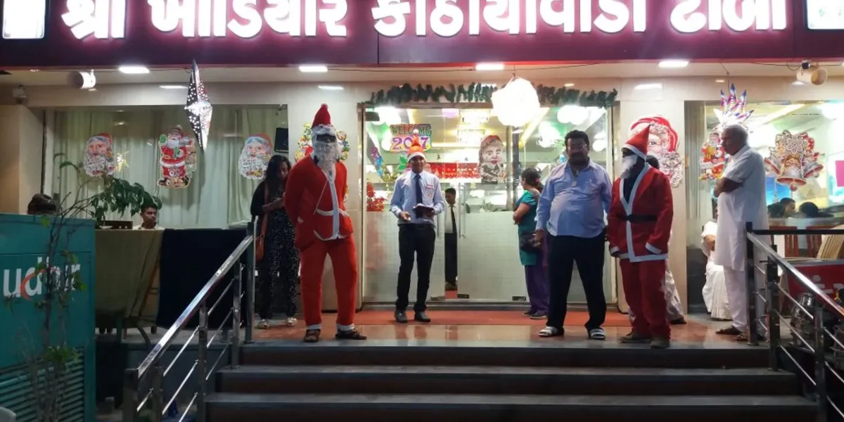 ભરૂચના શ્રી ખોડિયાર કાઠિયાવાડી ઢાબા ખાતે નાતાલ પર્વની અનોખી ઉજવણી કરાઈ