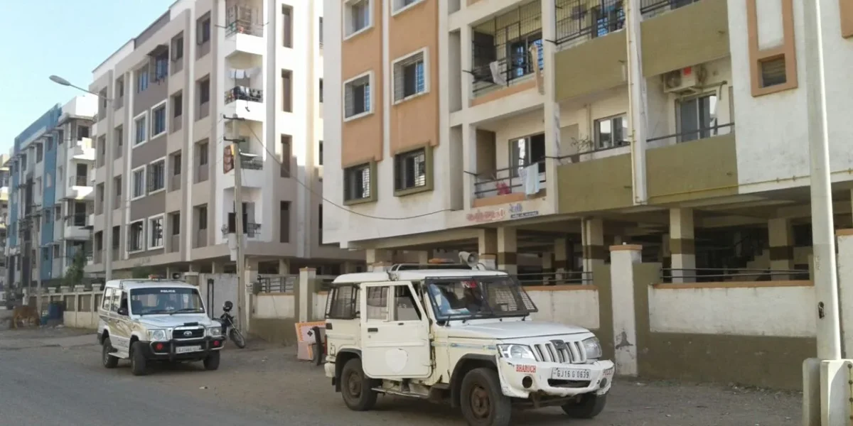 અંકલેશ્વર જીઆઇડીસીના આંગણ એપાર્ટમેન્ટમાં ચોરીને અંજામ આપતા તસ્કરો