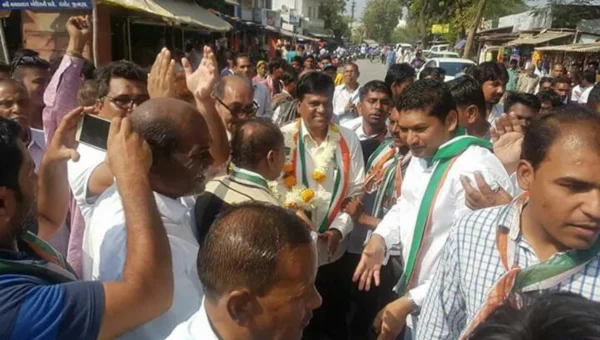 કોંગ્રેસ ઉમેદવાર અનિલ ભગતનું ઢોલ નગારા વગાડીને કરાયું ભવ્ય સ્વાગત