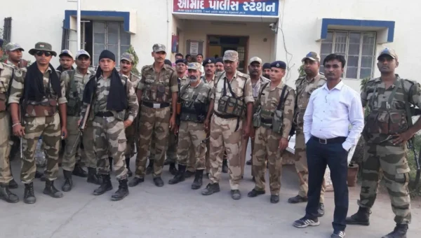 આમોદમાં પેરા મિલિટરી ફોર્સની ફલેગ માર્ચ યોજાઈ