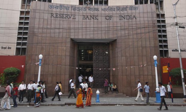 બેંકનાં  નામે છેતરતી સંસ્થાઓથી બચાવ RBIએ શરૂ કર્યો હેલ્પલાઇન નંબર