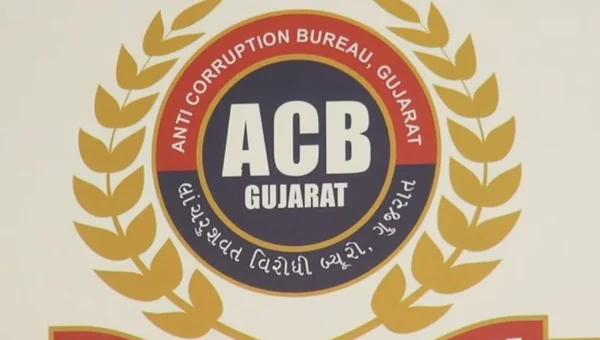 જમીન વિકાસ નિગમના કૌભાંડી અધિકારી એમ.કે. દેસાઈ પોલીસના હાથે ઝડપાય