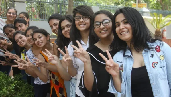 CBSE ધો-12નું પરિણામ 83.01% જાહેર: નોઇડાની મેઘના શ્રીવાસ્તવ ટોપર