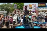 લારીમાં ભરેલી બાઈક- ઘોડા ગાડી સાથે રસ્તા ઉપર નીકળ્યા યુવાનો, જમાવ્યું આકર્ષણ
