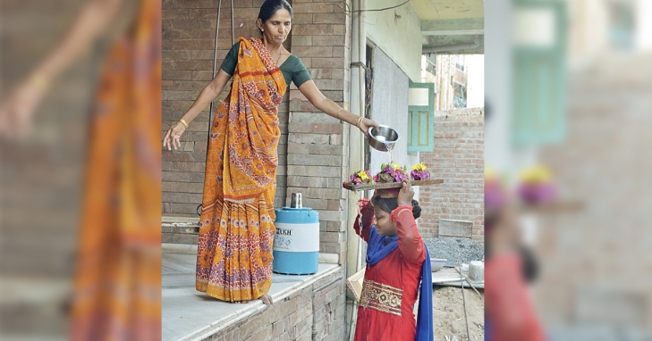વરસાદને મનાવવા મહિલાઓ કરે છે આવું કામ, દેવિ પુજક સમાજની છે પરંપરા