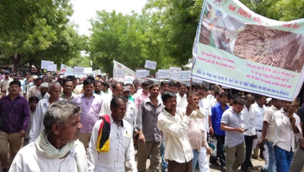 દેડિયાપાડા-સાગબારામાં પેસા એક્ટનાં ઉલ્લંઘન સામે લોકોમાં આક્રોશ, રેલી યોજી કરી રજૂઆત