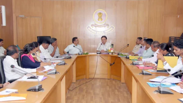 વલસાડના બાળ સુરક્ષા એકમની કામગીરીને બિરદાવતા નાયબ સચિવ