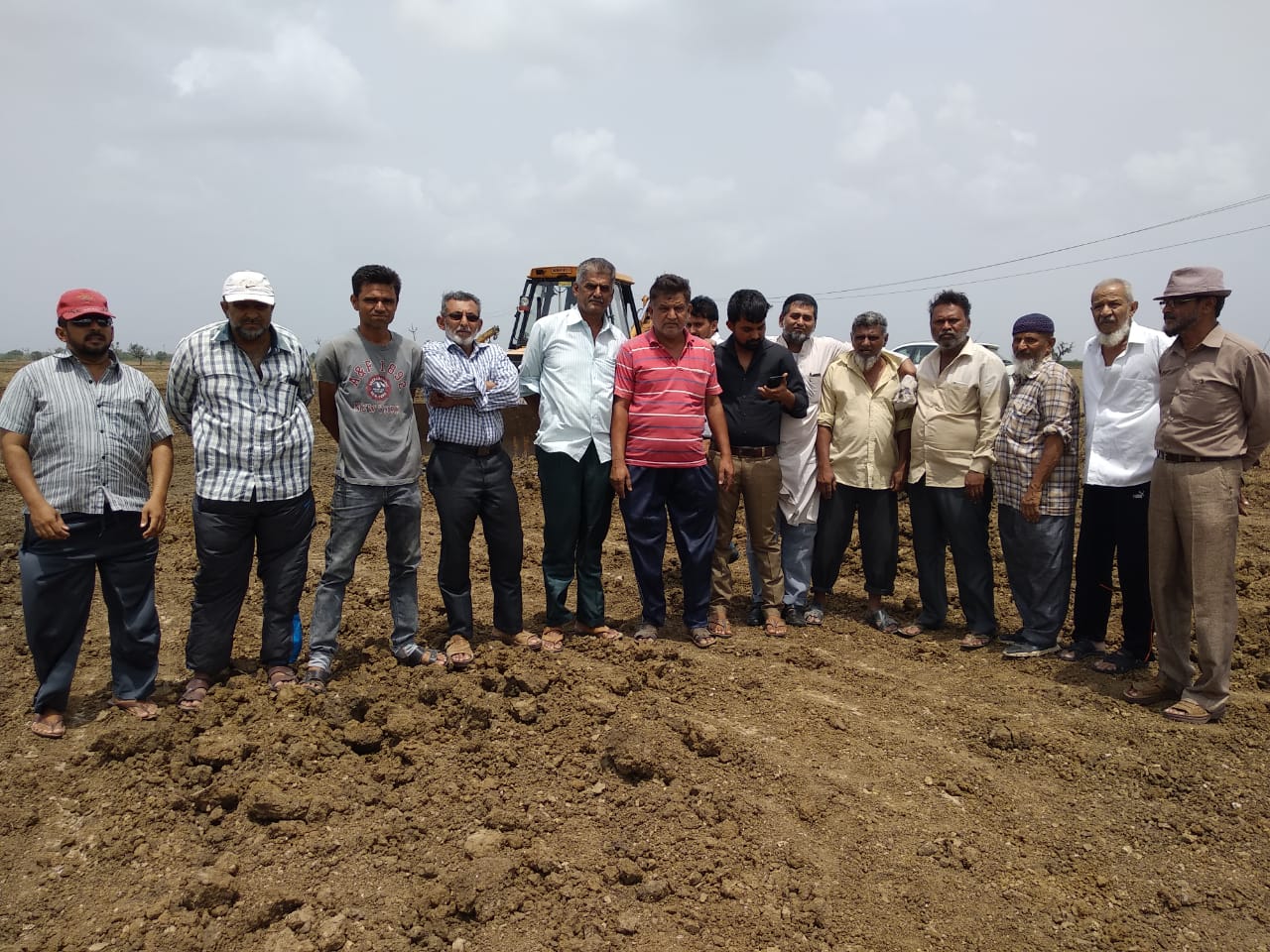 અંકલેશ્વરઃ કોસમડી ગામે GAIL કંપનીની પાઈપલાઈનનું કામ ખેડૂતોએ અટકાવ્યું