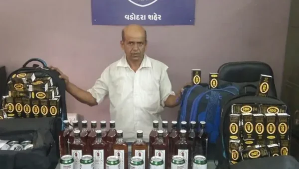 દમણથી ઇંગ્લીશ દારૂ હેરાફેરી કરનાર ઇસમને ઇંગ્લીશદારૂના જથ્થા સાથે પકડી પાડતી ક્રાઇમ બ્રાન્ચ