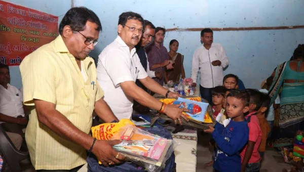 ભરૂચ જિલ્લામાં શાળા પ્રવેશત્સવનો પ્રારંભ કરાવતા મંત્રી ઈશ્વરસિંહ પટેલ