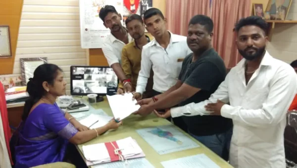 ભરૂચ: વોર્ડ નંબર 1 માં આવેલી સરકારી શાળા પાસે સફાઈ ન થતાં સ્થાનિક લોકો પાલિકામાં પહોંચ્યા