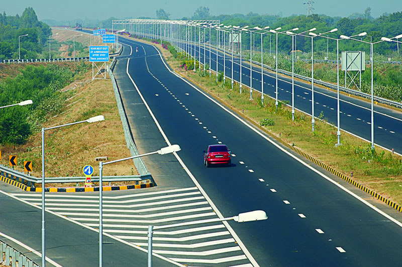 ગુજરાતમાં 3 નવા એક્સપ્રેસ વે: દિલ્હી-અમદાવાદ-મુંબઇ વચ્ચેનું અંતર ઘટી જશે