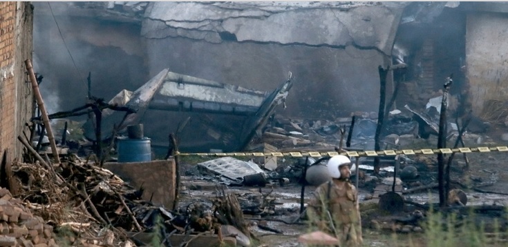 પાકિસ્તાન : રાવલપિંડી શહેરમાં સેનાનું એક વિમાન થયું ક્રેશ, 17ના મોત