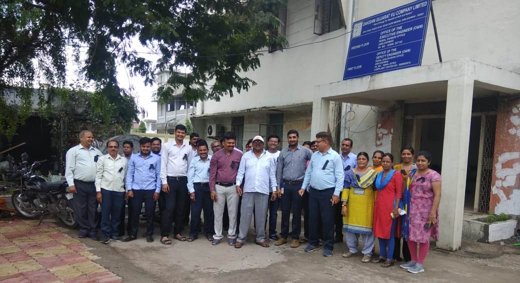 અંકલેશ્વર : દક્ષિણ ગુજરાત વીજ કંપનીના કર્મચારીઓના દેખાવો