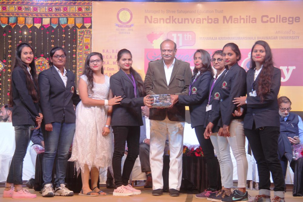 ભાવનગર :રાજ્યમંત્રીની પ્રેરક ઉપસ્થિતિમાં નંદકુવરબા મહિલા કોલેજનો ૧૧મો વાર્ષિક સન્માન સમારોહ સંપન્ન