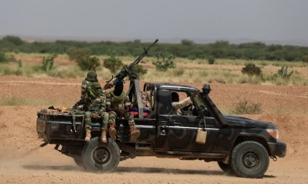 પશ્ચિમ આફ્રિકા: બંદૂકધારીઓનો તાંડવ; 3 કલાકમાં 137 લોકોને ઉતાર્યા મોતને ઘાટ