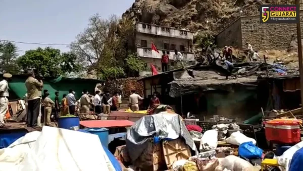 પંચમહાલ: પાવાગઢના બાવા બજારમાં દબાણો દૂર કરવાની કાર્યવાહીથી સ્થાનિકોમાં રોષ, વૈકલ્પિક જગ્યા ફાળવવા લોકમાંગ