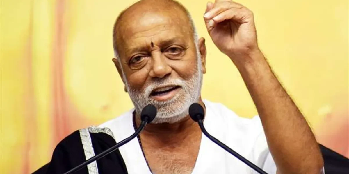 અમરેલી : કોરોના સામે લડવા મોરારિબાપુએ 1 કરોડના દાનની કરી જાહેરાત, જાણો ક્યાં વપરાશે?