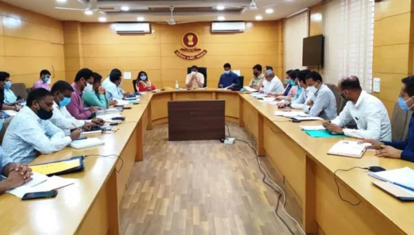 વલસાડ : કોરોના સંક્રમણને અટકાવવા ઘનિષ્ઠ કામગીરી, જિલ્લા કલેકટરે નોડલ અધિકારીઓ સાથે બેઠક યોજી