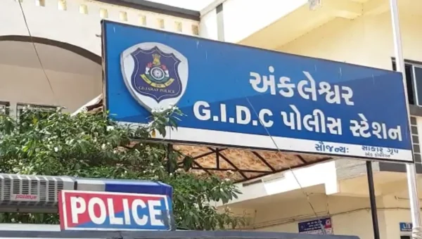 ભરૂચ: અંકલેશ્વર GIDC નિલેષ ચોકડી પાસે થયેલી મોબાઈલ ફોન લૂટની ઘટનામાં એક ઇસમની ધરપકડ