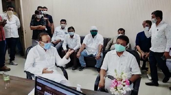 સુરત : કોંગ્રેસના નેતાએ લીધી સિવિલ હોસ્પિટલની મુલાકાત, ભાજપના નેતાઓ છે સુપર સ્પ્રેડર : અર્જુન મોઢવાડિયા