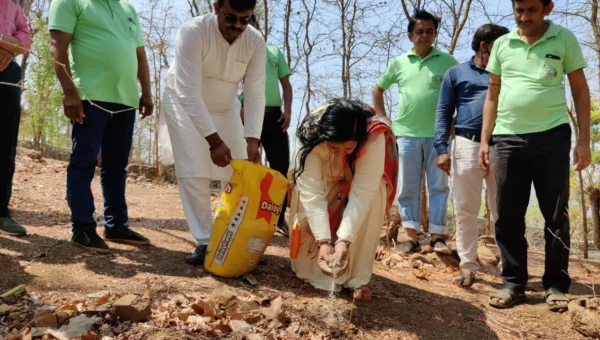 ડાંગ : વાસુરણાના તેજસ્વિની સંસ્કૃતિ ધામની ઉદ્દાત ભાવના, જંગલના સૌથી નાના જીવો માટે કીડીયારું પુરવામાં આવ્યું