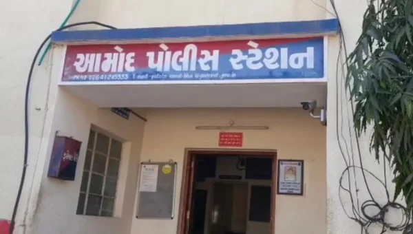 ભરૂચ : વાડીયા ગામની સીમમાં જુગાર રમતા 3 ઇસમો ઝડપાયા, પોલીસે 99,850 રૂપિયાનો મુદ્દામાલ જપ્ત કર્યો