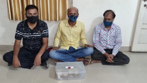 પંચમહાલ : ગોધરામાંથી 3.91 લાખ રૂપિયાની જુની ચલણી નોટો સાથે 3 આરોપી ઝબ્બે