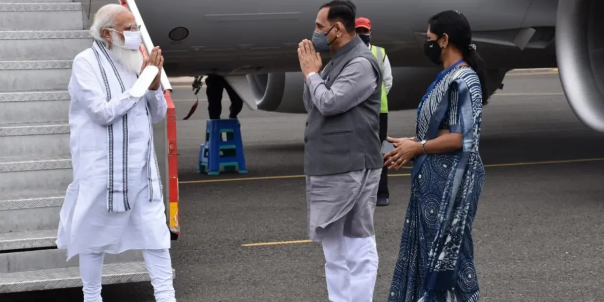 ભાવનગર: વડાપ્રધાન નરેન્દ્ર મોદીએ વાવાઝોડાનું હવાઈ નિરીક્ષણ શરૂ કર્યું