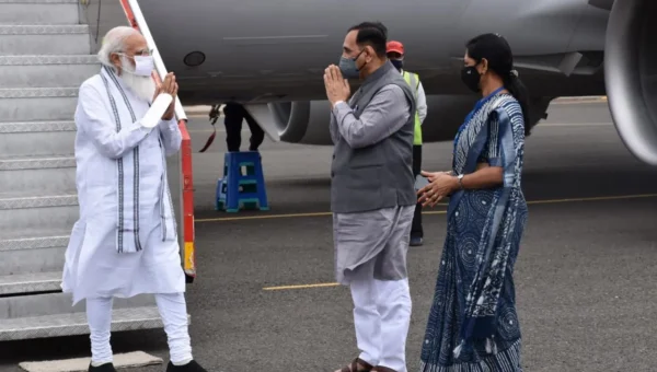 ભાવનગર: વડાપ્રધાન નરેન્દ્ર મોદીએ વાવાઝોડાનું હવાઈ નિરીક્ષણ શરૂ કર્યું