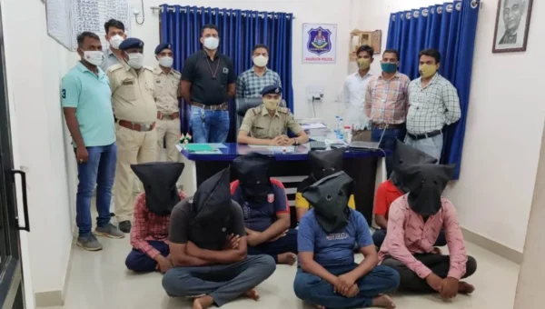 ભરૂચ : નેત્રંગ પાસે ભેંસો ભરેલાં ટેમ્પાની લુંટના ગુનામાં સાત આરોપીઓને ઝડપી પાડતી પોલીસ