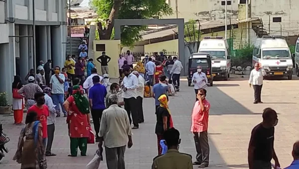 ભરૂચ: કોરોનાનો કહેર વધતા વેકસીન લેવા લોકોની લાંબી કતાર